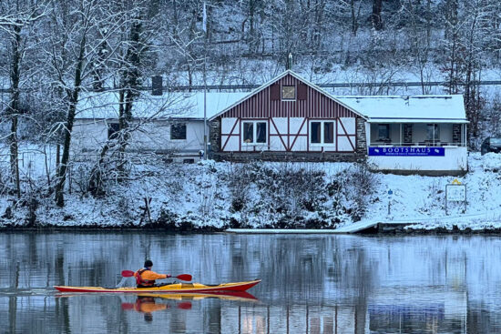 Kanufahrt im Winter